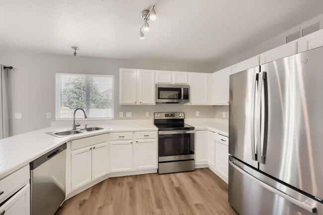 Photo - 5632 Marabou Way