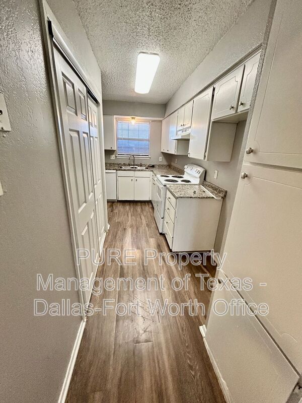 Photo - 936 Southmoor Dr