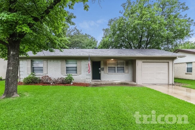 Photo - 3221 Edgebrook Dr