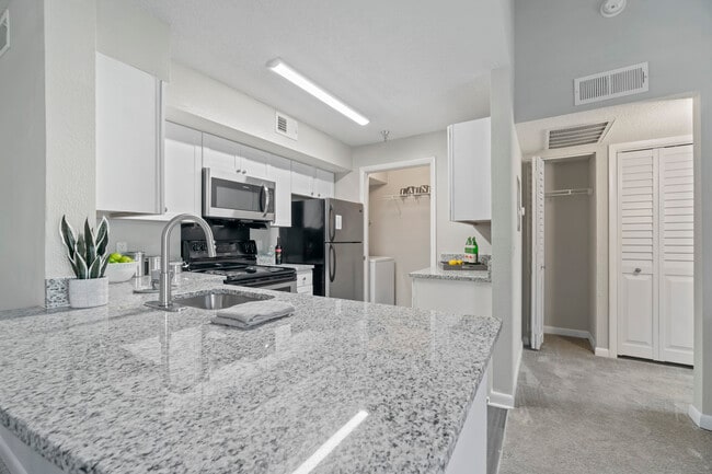 Kitchen - The Crossings at Short Pump