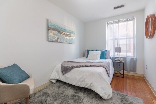 Photo - 111 Gainsborough St Unidad 308