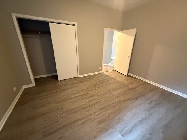 Photo - 5852 S King Dr Unit 1