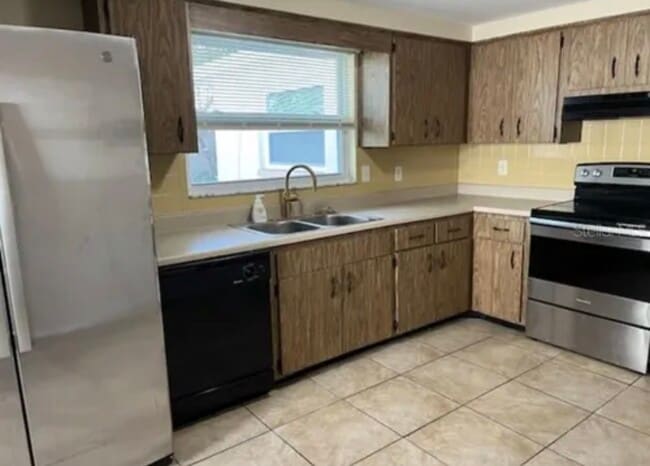 Photo - 11010 Tamarix Ave