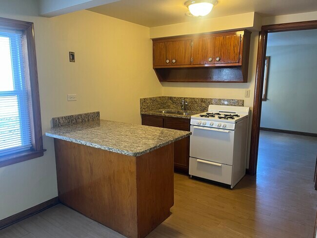 Photo - 8545-8553 N Milwaukee Ave