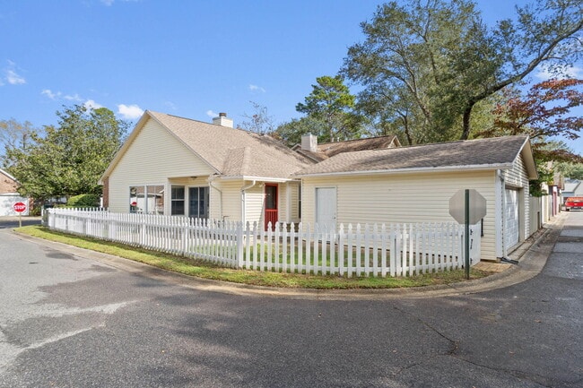Photo - 110 Parkwood Dr