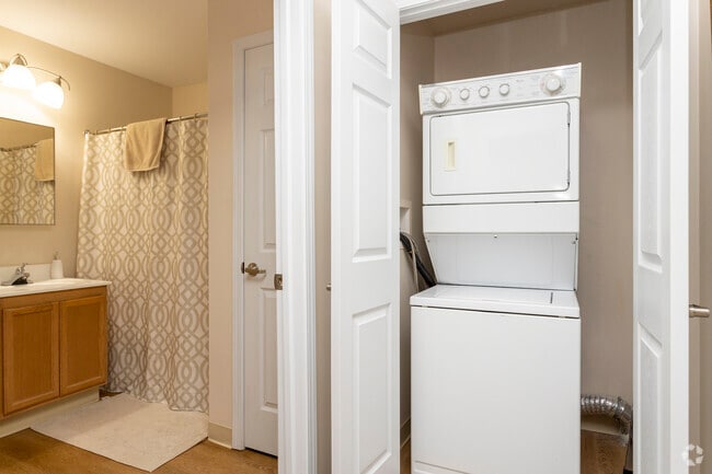 2BR, 1BA - 849SF