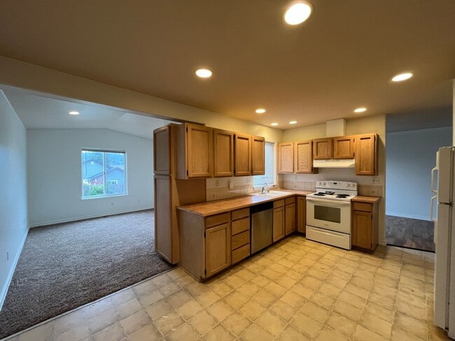 Photo - Three Bedroom In Great Location