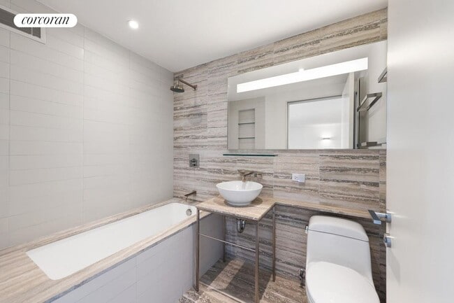 Photo - 322 W 57th St