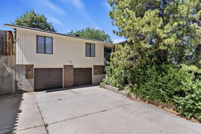 Photo - 3072 Danforth Dr