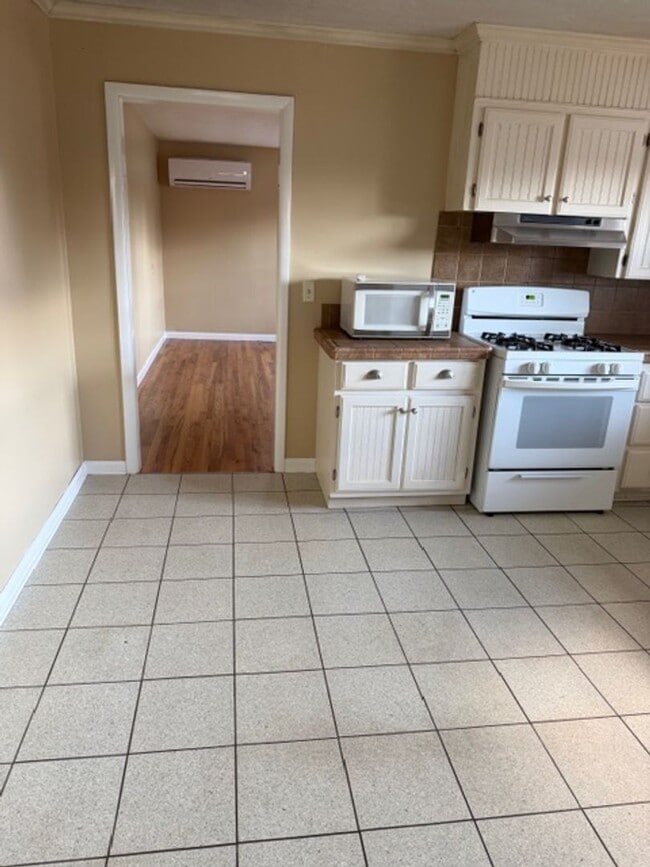 Photo - 2 Bed / 1 Bath Home in Newark | Newly Updated