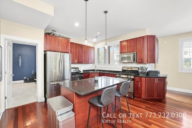 Photo - 1952 N Honore St Unidad 2 Rental