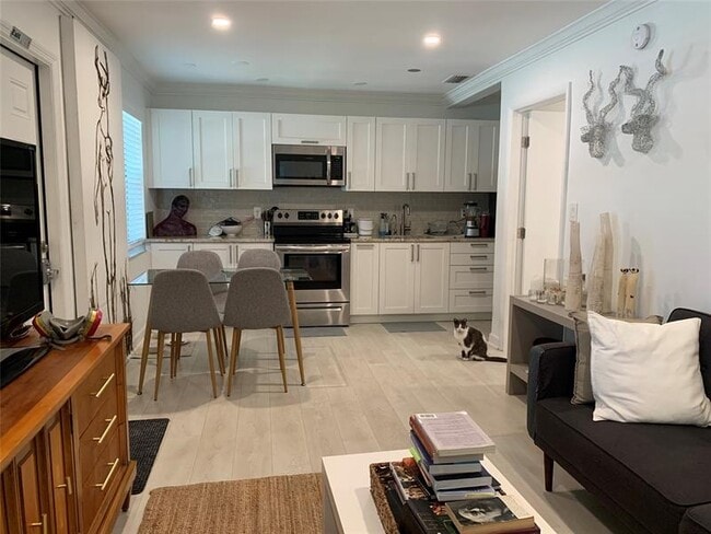 Photo - 801 SW 10th St Unidad 2