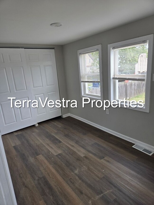 Photo - 215 Maple Ave Unit A