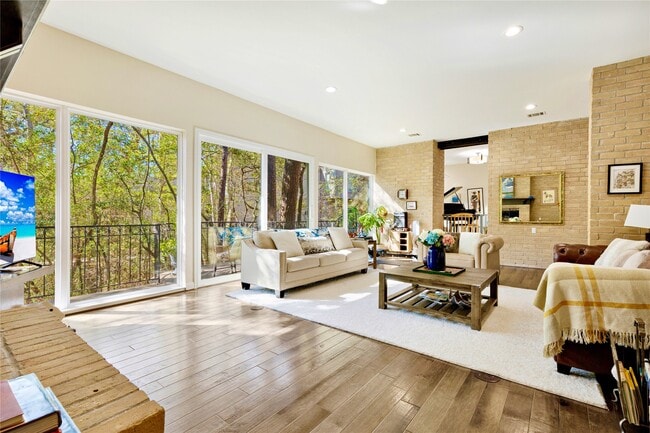 Building Photo - 201 Vanderpool Ln Unit 130