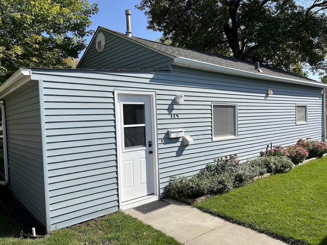 Guest house - 113 5th Ave W