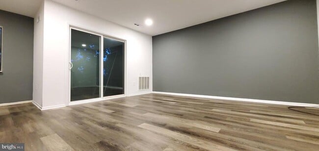 Building Photo - 707 Meadowview Ln Unit 707 Rental