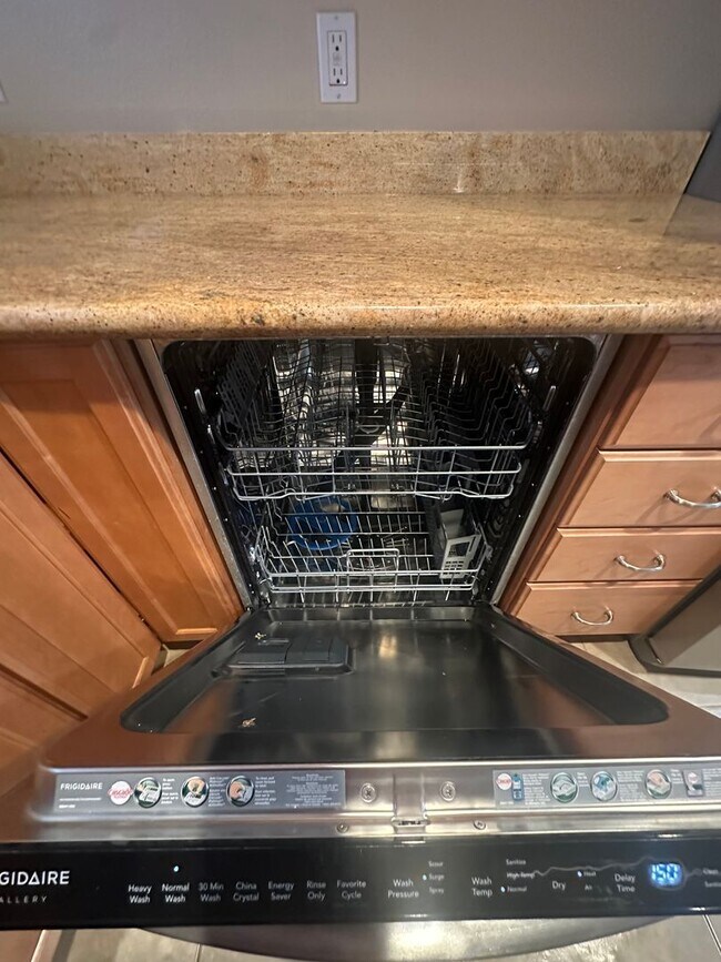 Photo - Cambrian home, 3 bedroom, 2 full bath! Spacious backyard!!