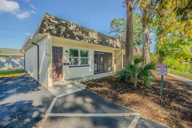 Building Photo - 558 Clearwater Largo Rd Unit 1