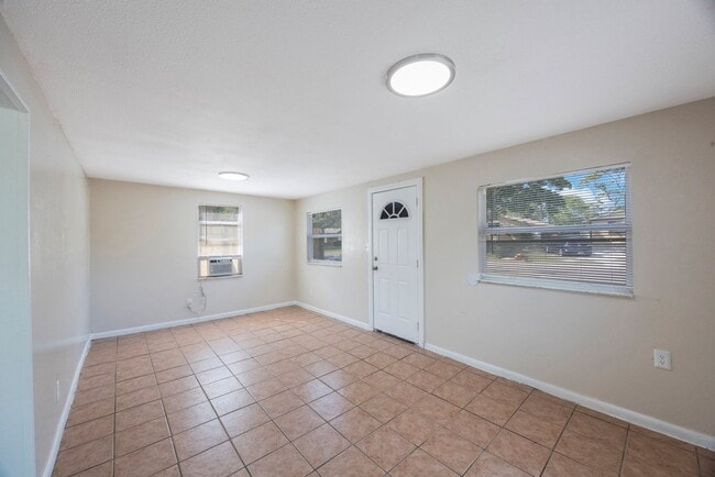 Photo - Cute 2bdrm/1bath House for rent ** Ready now ** Section 8 OK