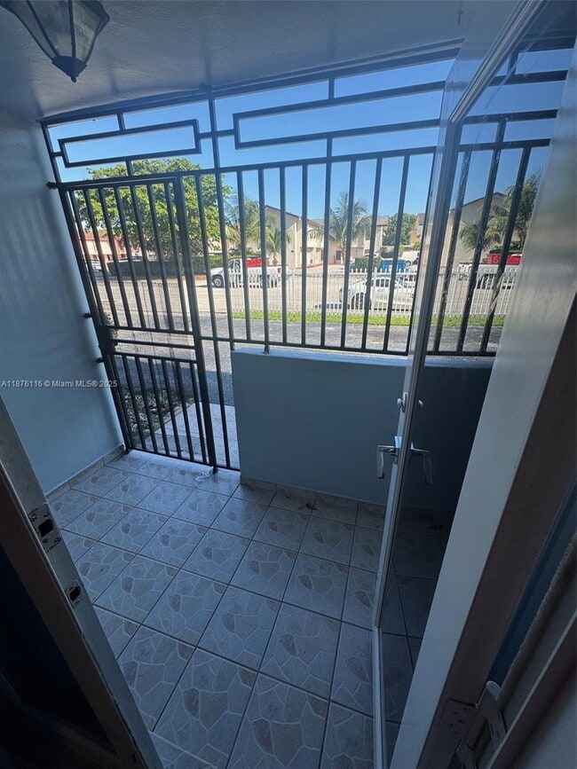 Photo - 1300 W 41st St Unit 102