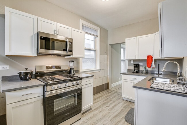 Photo - 6435 N Leavitt St Unit ID1306789P