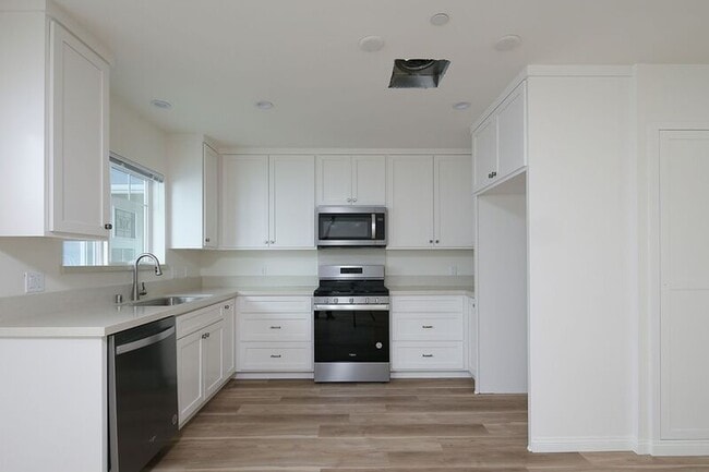 Photo - 4358-4360 Ocean View Blvd