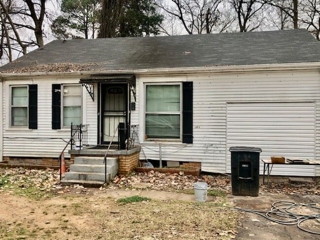 Building Photo - $400 OFF MOVE IN SPECIAL-CUTE SOUTH BOSSIER HOME-FRESH PAINT-NEW FLOORS-CLEAN