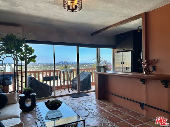 Photo - 999 N Doheny Dr Unidad 708