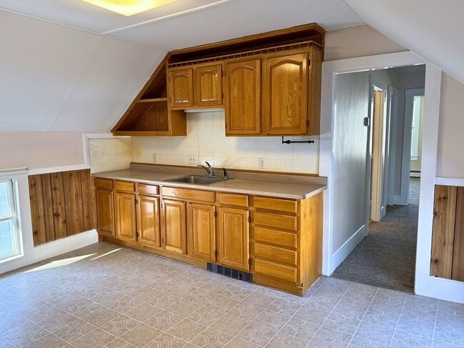 Building Photo - 29 Fletcher St Unit 2