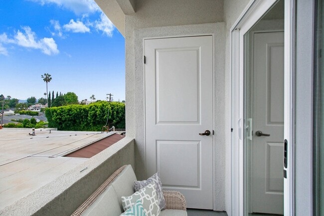 5501 Laurel Canyon Blvd