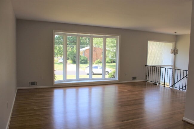 Photo - 1113 Anesbury Ct