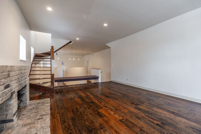 Photo - 2059 N Clifton Ave Unit 1