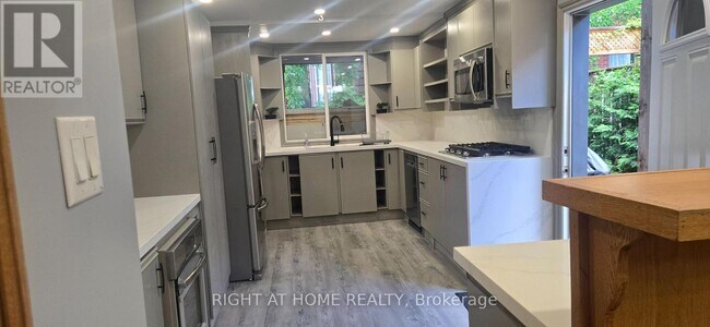 Photo - 258 Howland Ave