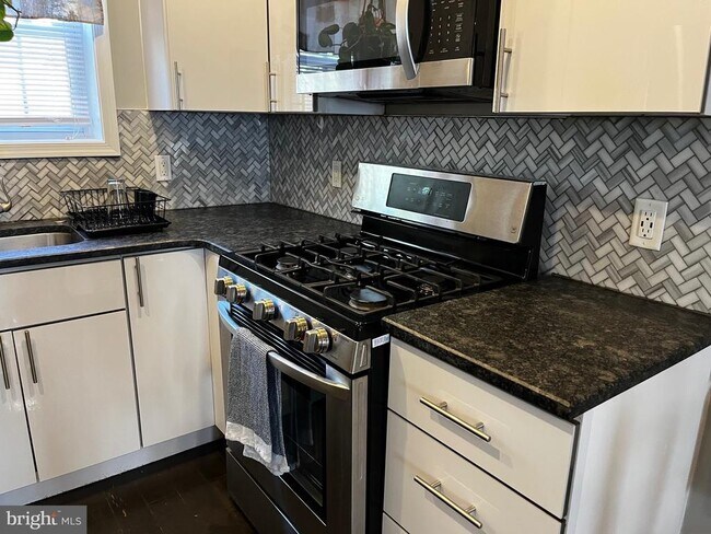 Photo - 2423 W Seybert St