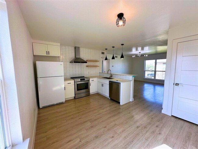 Photo - 8603 Putnam Dr Unit 201