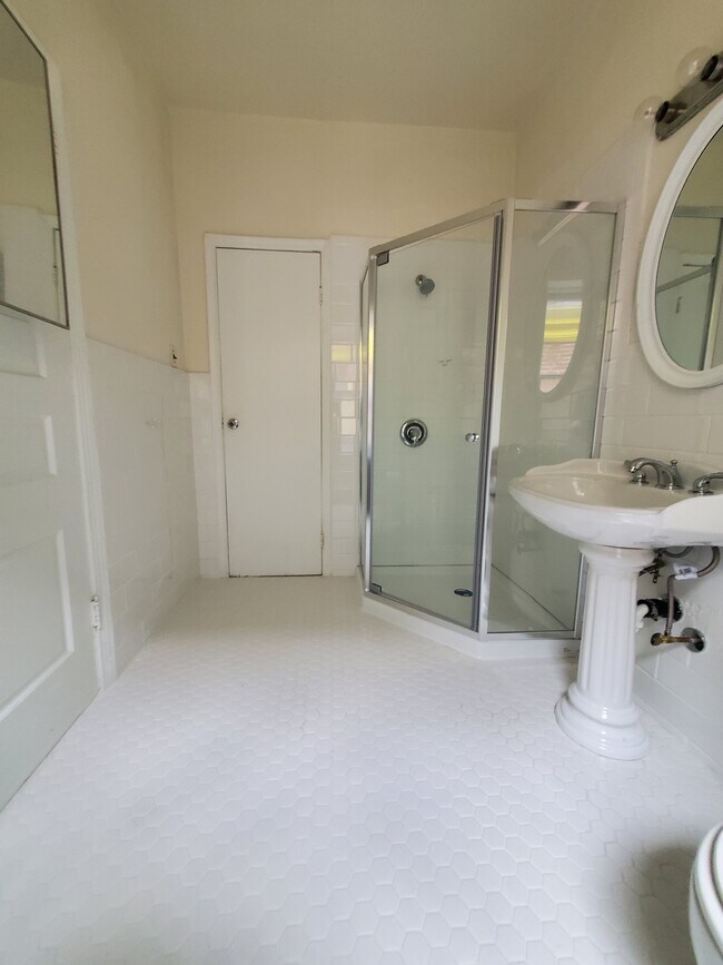 Photo - 4222 Spruce St Unit #3F