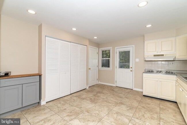 Photo - 400 E Main St