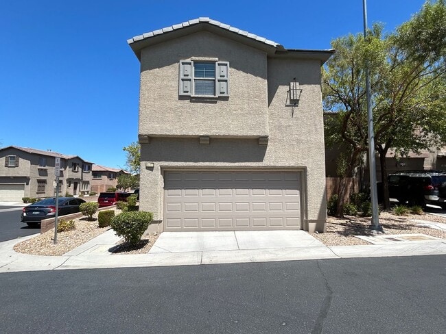 Building Photo - Gated 3-Bedroom 3-Bathroom Home in Southwest!