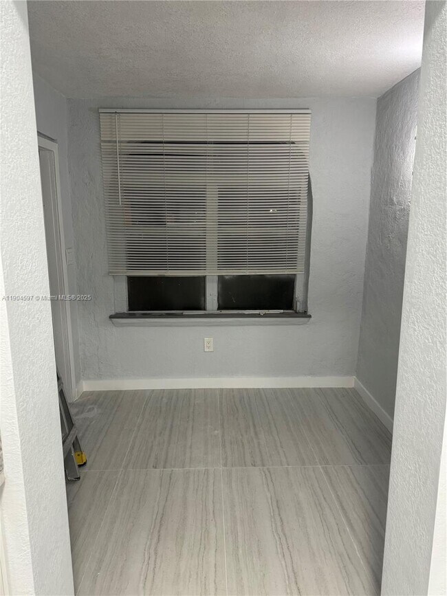 Photo - 1101 NW 32nd Pl Unit middle