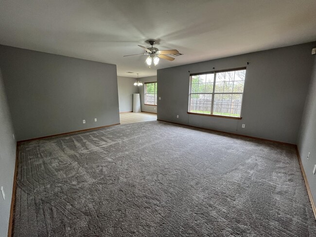 Photo - 313 Mockingbird Ln