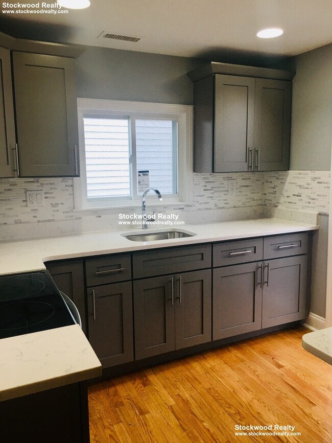 Building Photo - 949 Dorchester Ave Unit 2 Rental