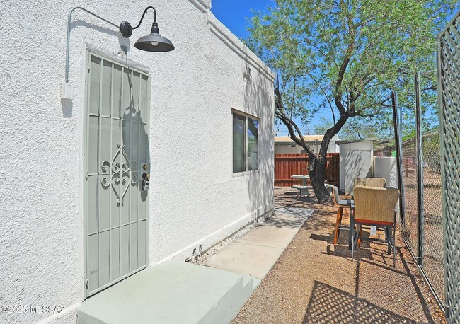 Photo - 2027 E Hawthorne St
