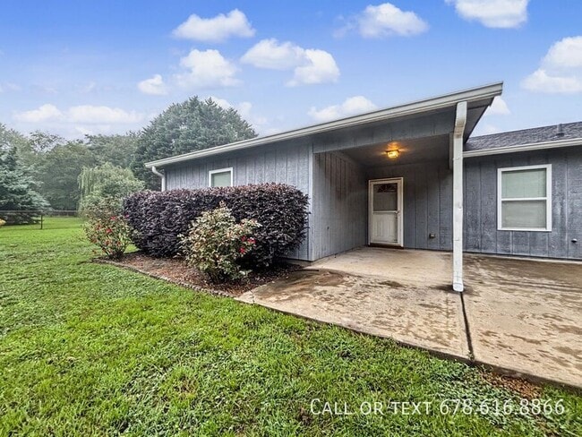Building Photo - 560 Lee Byrd Rd Unit B