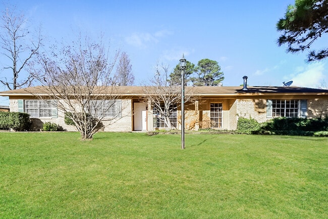 Building Photo - 4000 Sandra Ln