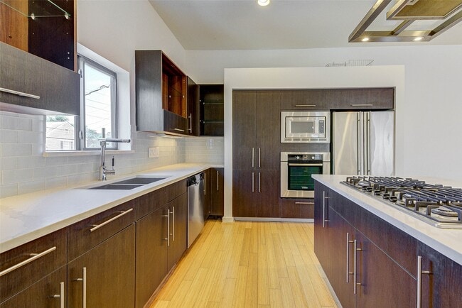 Photo - 113 Tuam St