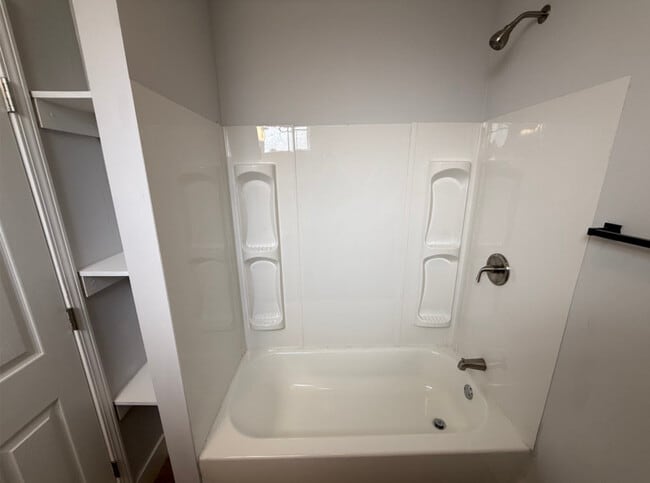 Photo - 404 Black Oak Dr