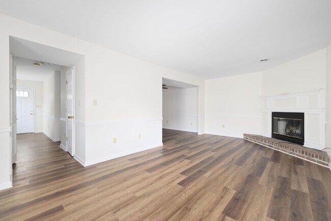 Photo - 2007 Williamsburg Square