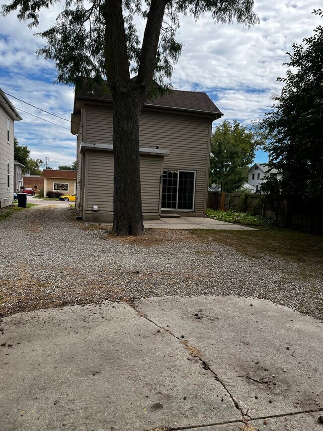 Photo - 3 Bed/1.5 Bath House For Rent with 2 Car Garage!