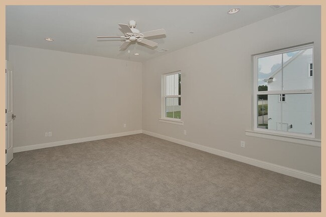 Building Photo - 215 Willow St