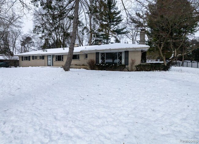 Building Photo - 851 Helston Rd